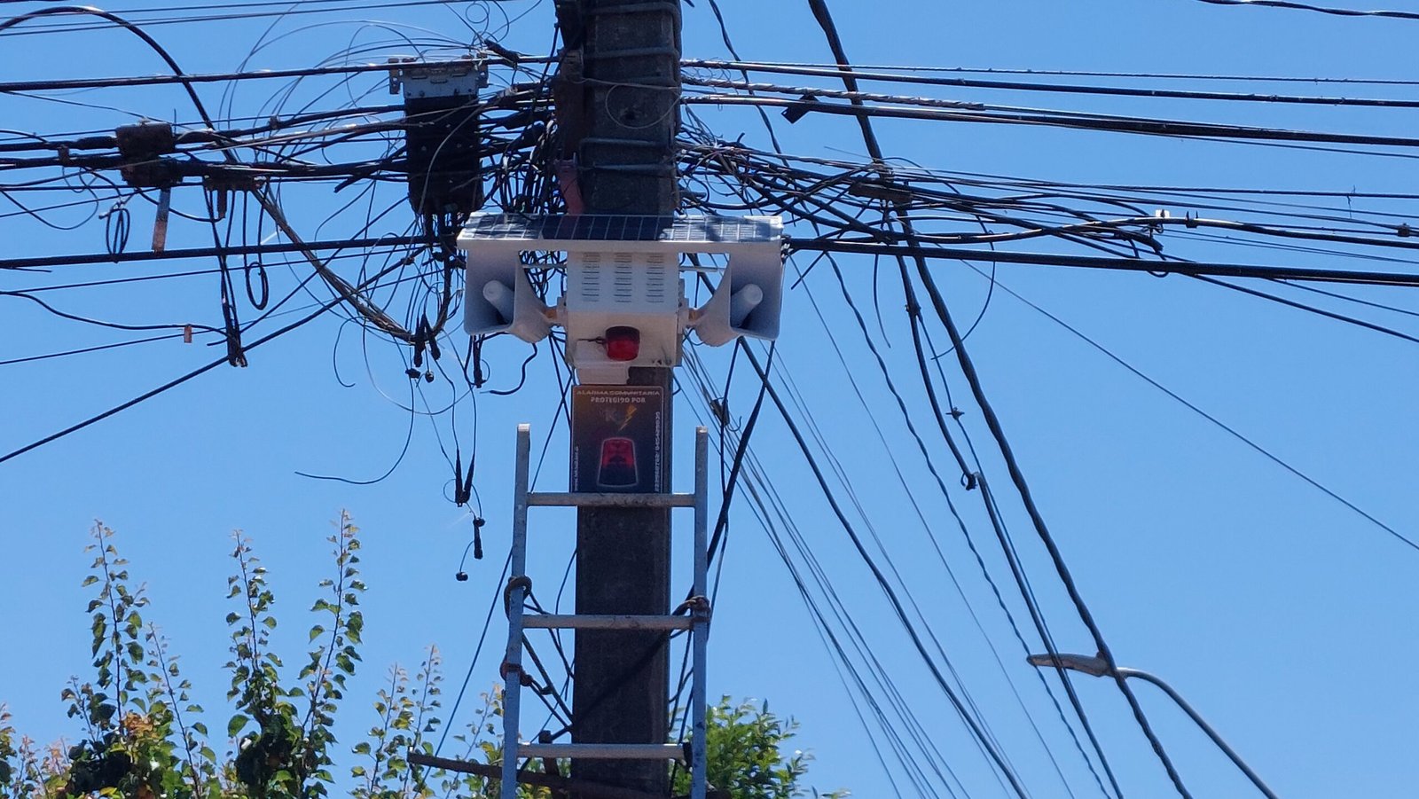 Alarma comunitaria WiFi solar